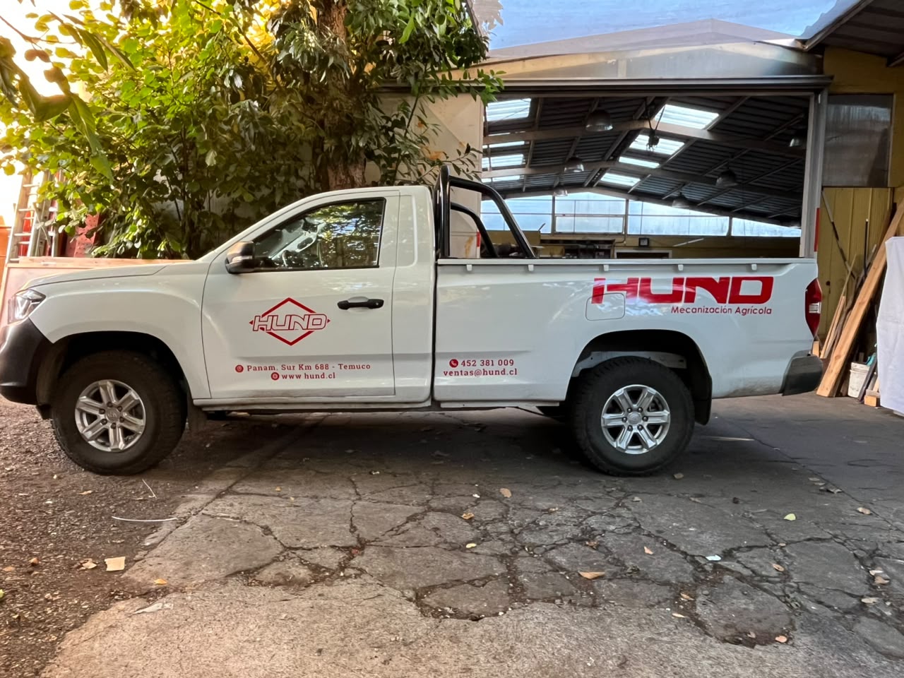 Camioneta rotulada para HUND Mecanización Agrícola